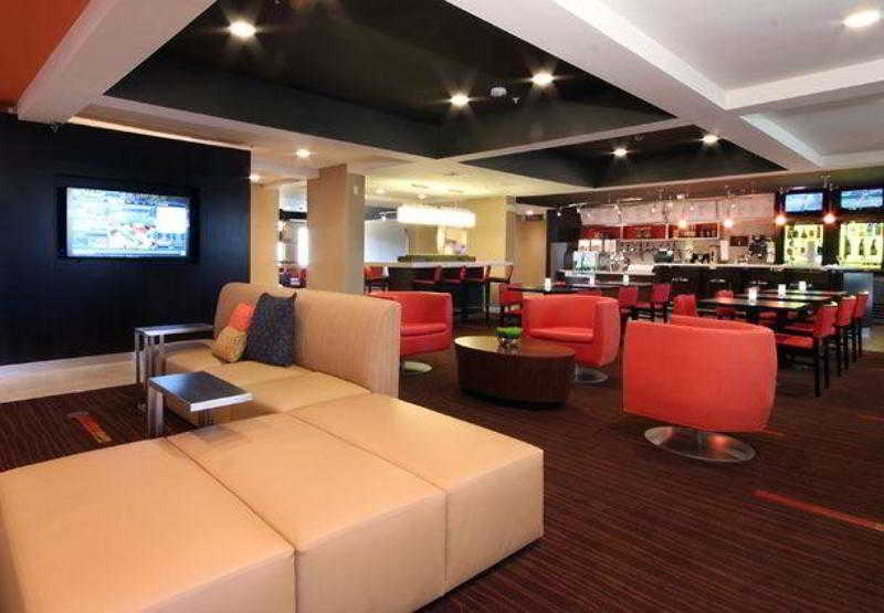 Отель Courtyard By Marriott Topeka