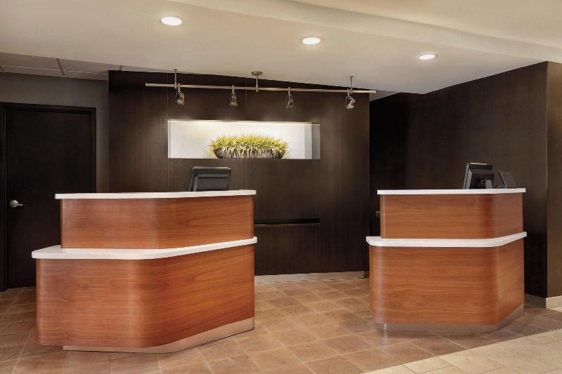 Отель Courtyard By Marriott Topeka