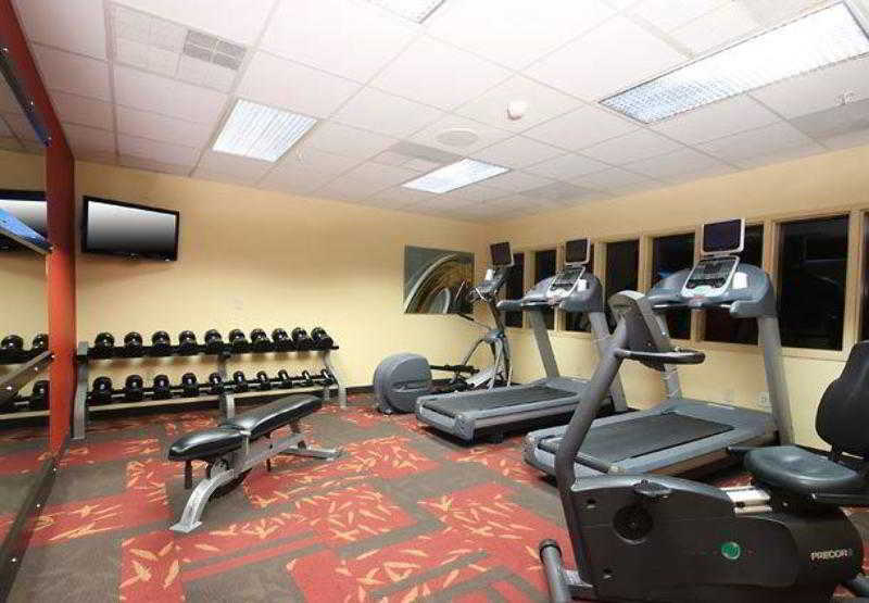 Отель Courtyard By Marriott Topeka