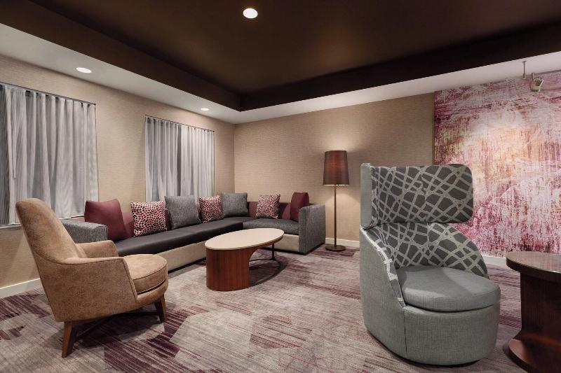 Отель Courtyard By Marriott Topeka