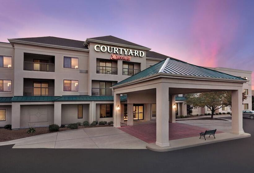 Отель Courtyard By Marriott Topeka