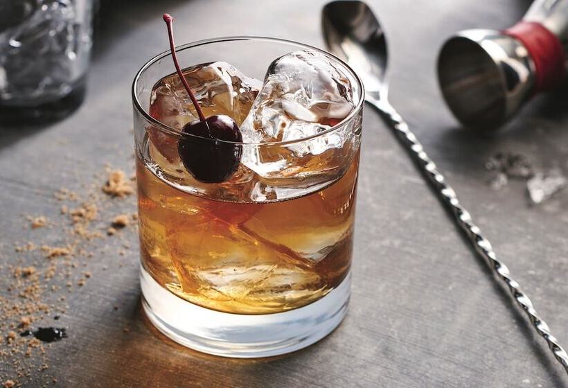 Отель Courtyard By Marriott Topeka