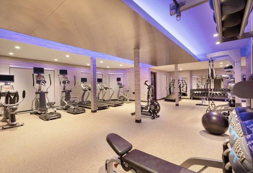 Отель Courtyard By Marriott Topeka