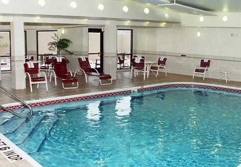 Отель Courtyard By Marriott Topeka