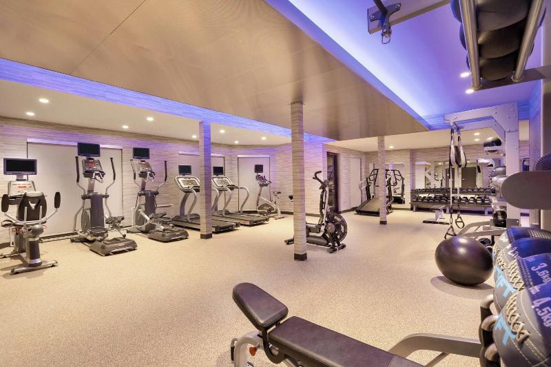 Отель Courtyard By Marriott Topeka