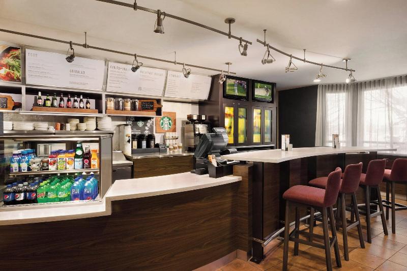 Отель Courtyard By Marriott Topeka