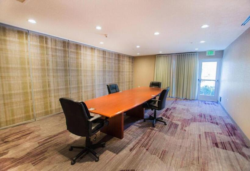 בית מלון כפרי Courtyard Ventura Simi Valley