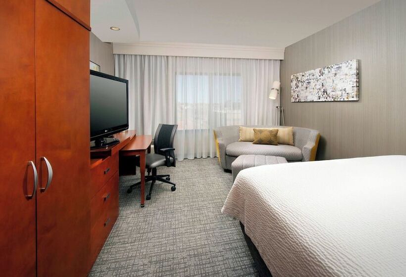 هتل Courtyard By Marriott Wichita Falls