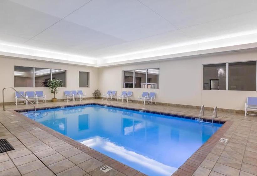 호텔 Reston Inn & Suites