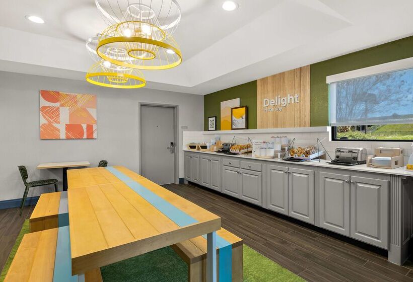 Отель Spark By Hilton Tifton