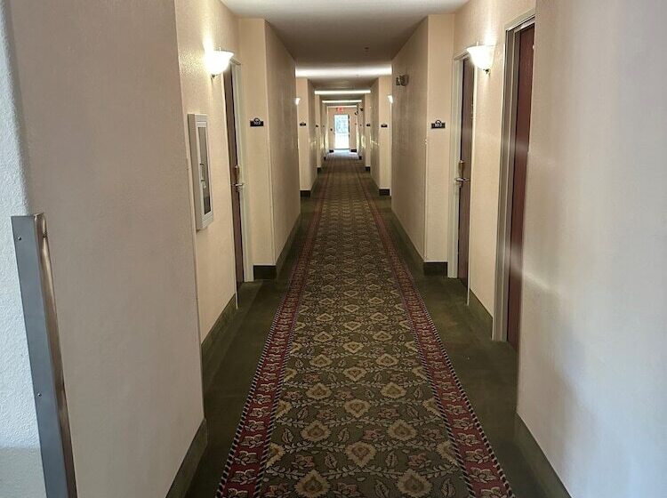 فندق Days Inn & Suites By Wyndham Eunice