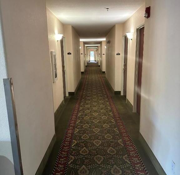فندق Days Inn & Suites By Wyndham Eunice