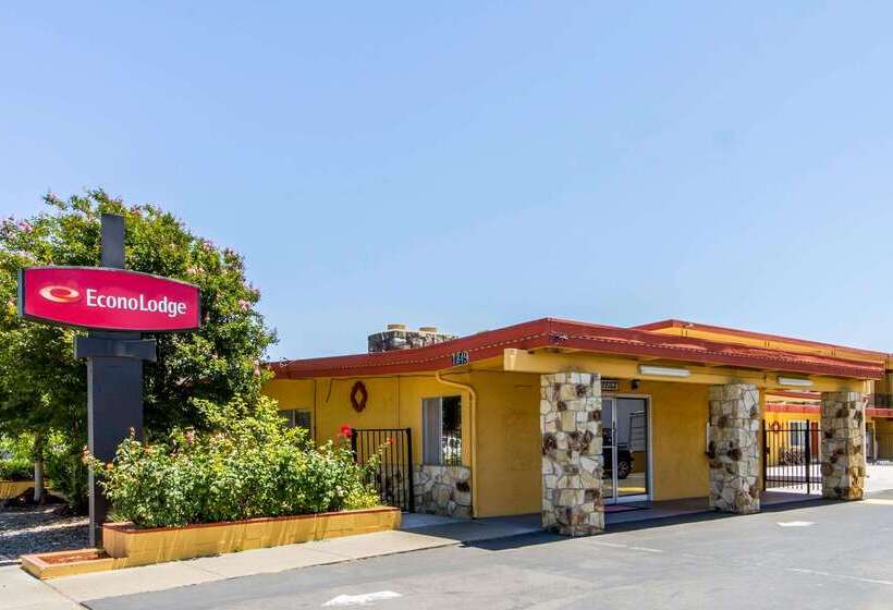Отель Econo Lodge