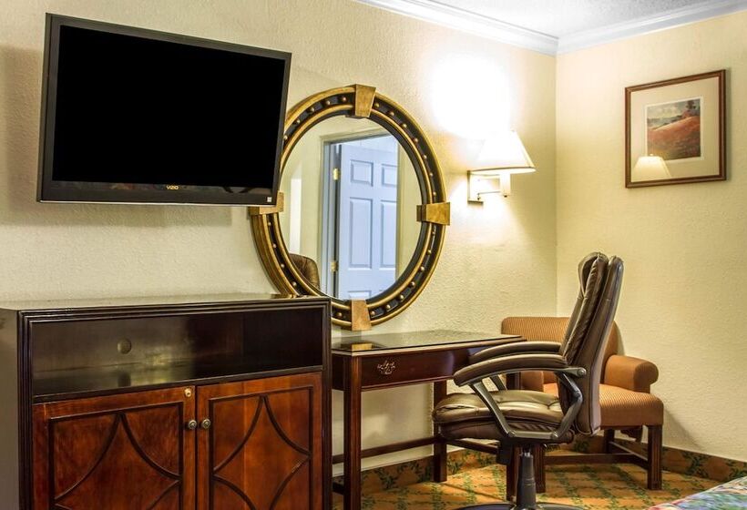 Отель Econo Lodge