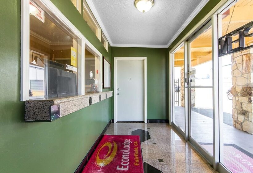 Отель Econo Lodge