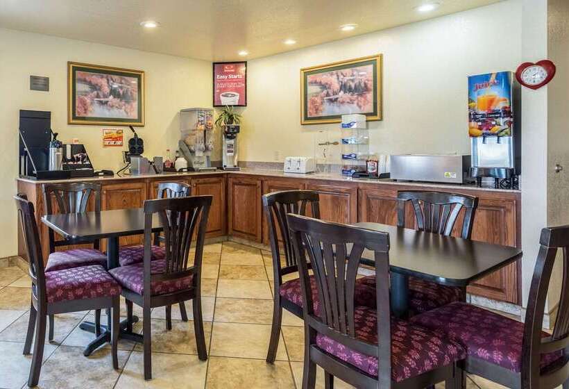 فندق Econo Lodge Inn & Suites Searcy
