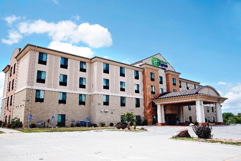 Отель Holiday Inn Express And Suites Urbandale Des Moines, An Ihg
