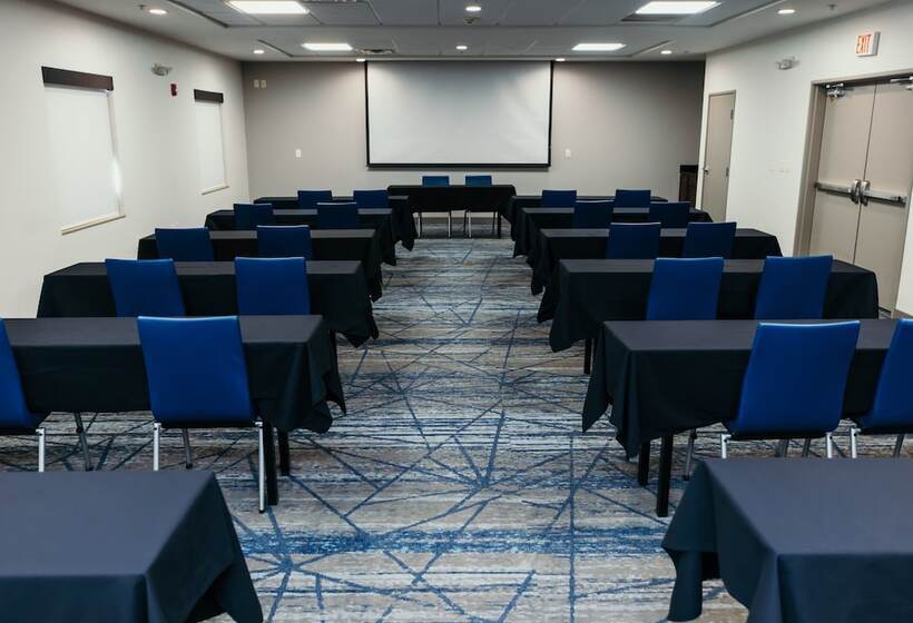 فندق Holiday Inn Express And Suites Urbandale Des Moines, An Ihg