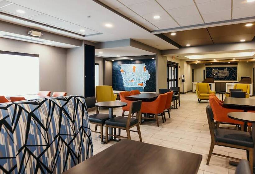 فندق Holiday Inn Express And Suites Urbandale Des Moines, An Ihg