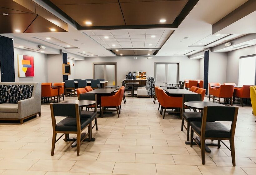 Отель Holiday Inn Express And Suites Urbandale Des Moines, An Ihg