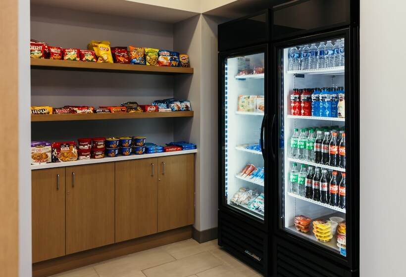 Отель Holiday Inn Express And Suites Urbandale Des Moines, An Ihg