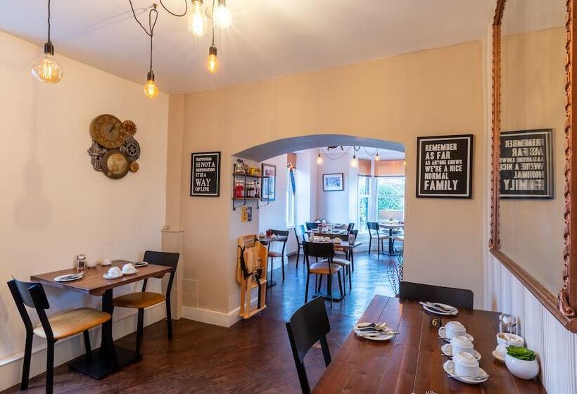 호텔 Holly Lodge Guest House With Free Off Site Health Club