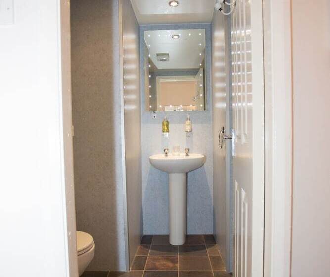 호텔 Holly Lodge Guest House With Free Off Site Health Club