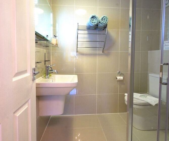 호텔 Holly Lodge Guest House With Free Off Site Health Club