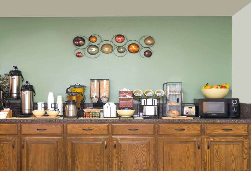 Отель Knights Inn   Slaton