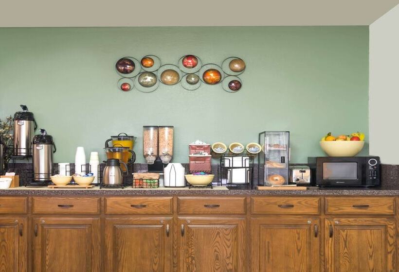 Отель Knights Inn   Slaton