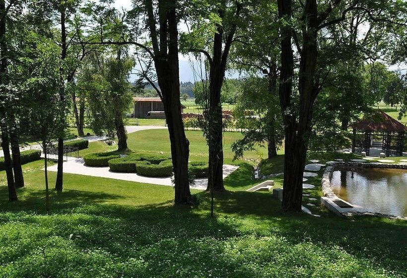 هتل Lambergh Château &