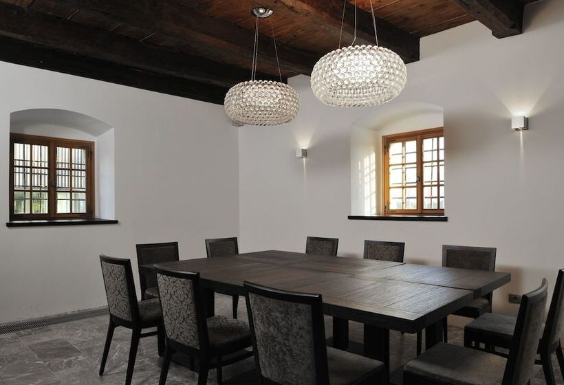 هتل Lambergh Château &