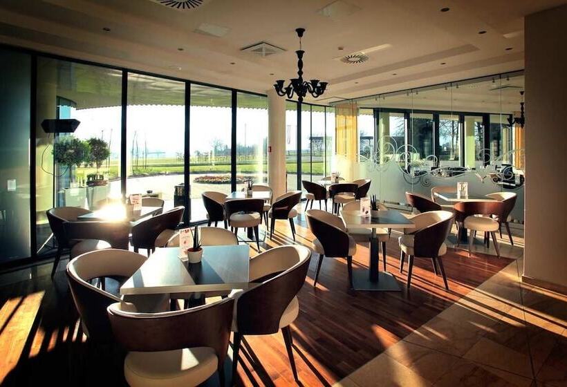 هتل Lambergh Château &