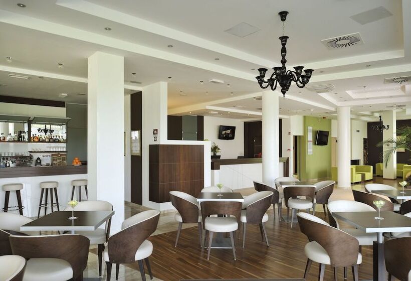 هتل Lambergh Château &