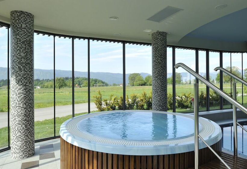 هتل Lambergh Château &