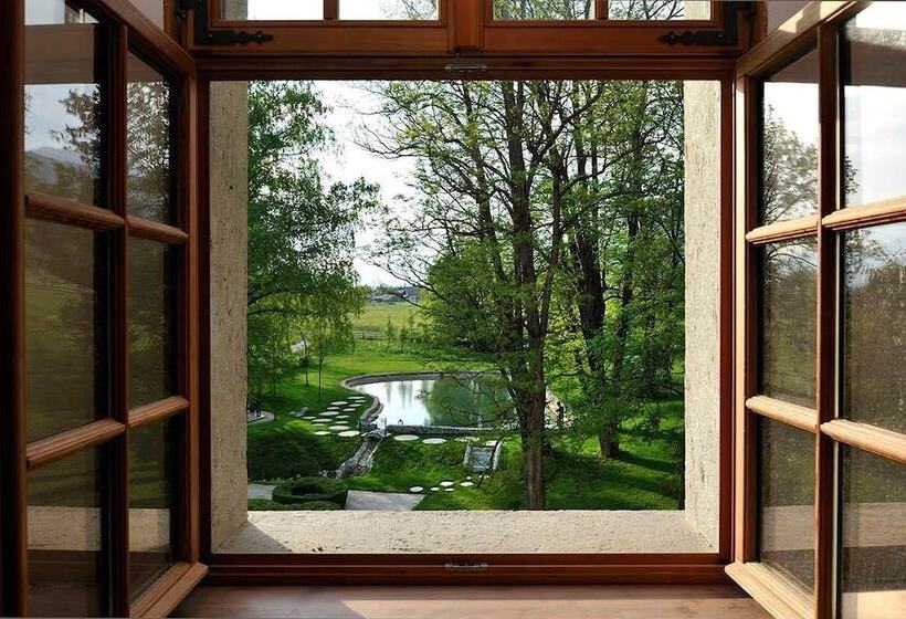 هتل Lambergh Château &