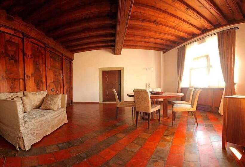 هتل Lambergh Château &