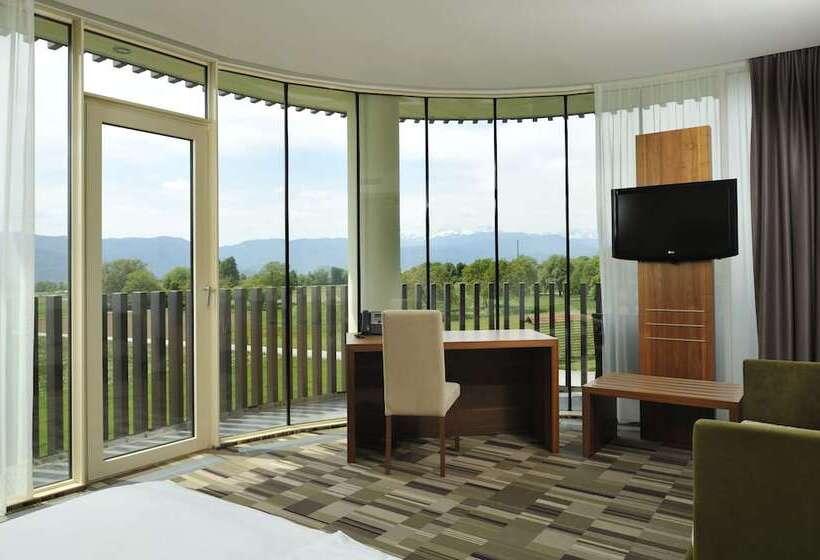 هتل Lambergh Château &