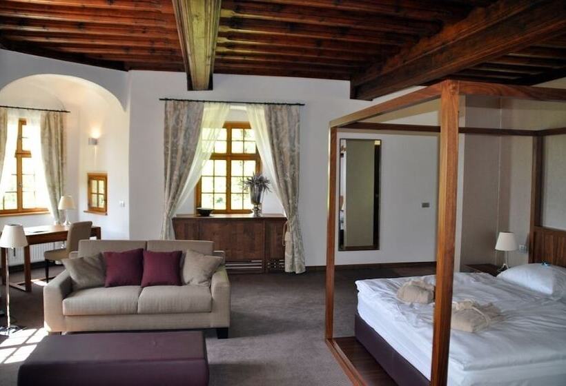 هتل Lambergh Château &