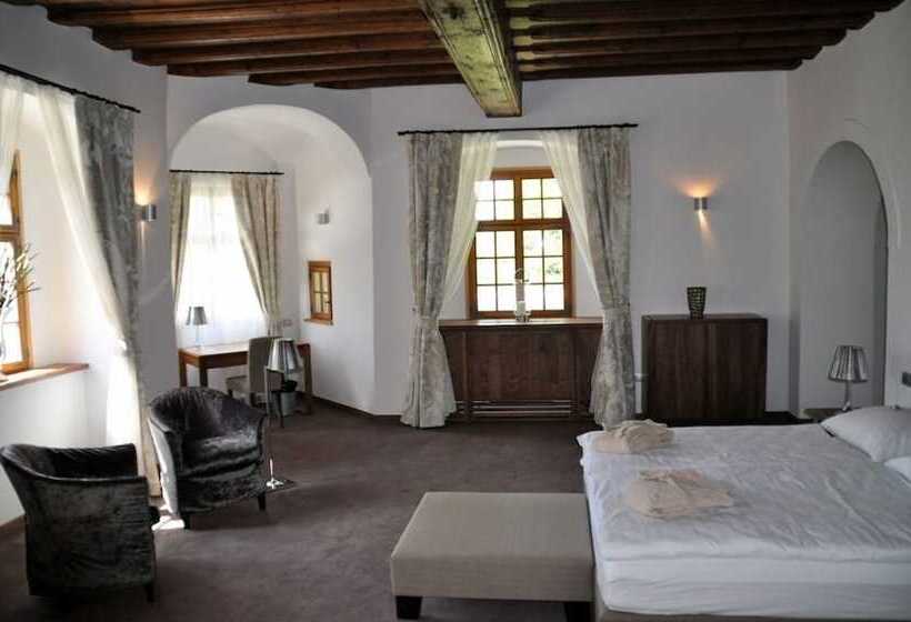 هتل Lambergh Château &