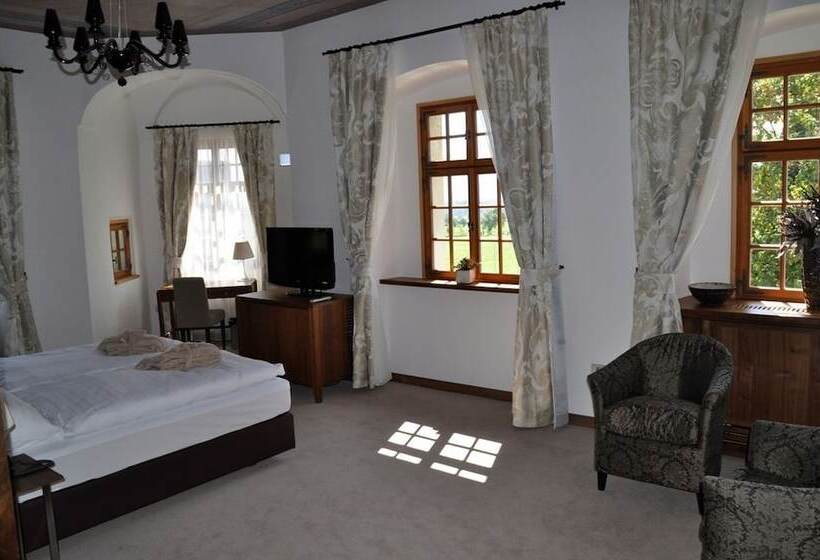 هتل Lambergh Château &