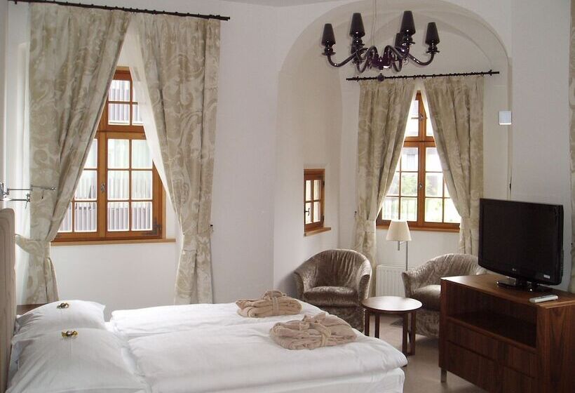 هتل Lambergh Château &