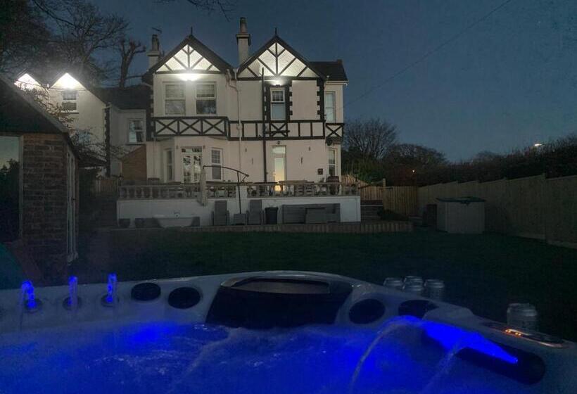 Отель Northrise Retreat