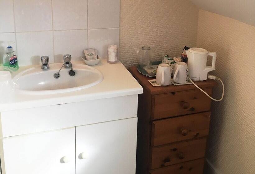 فندق Olivers Guest House