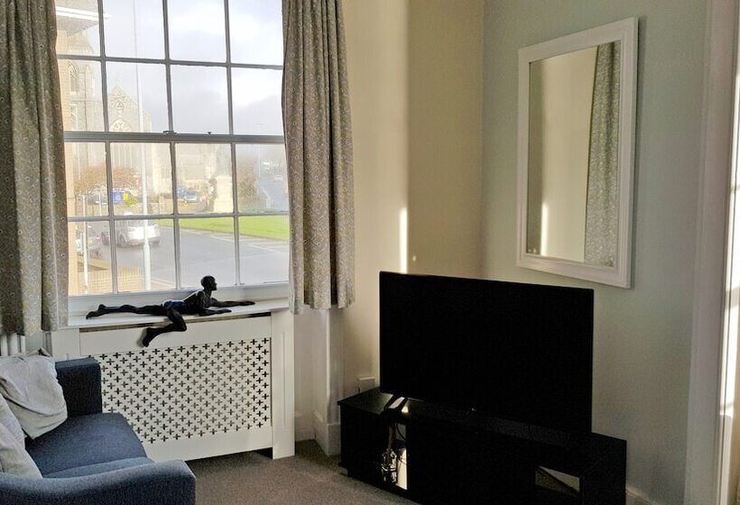 فندق Olivers Guest House