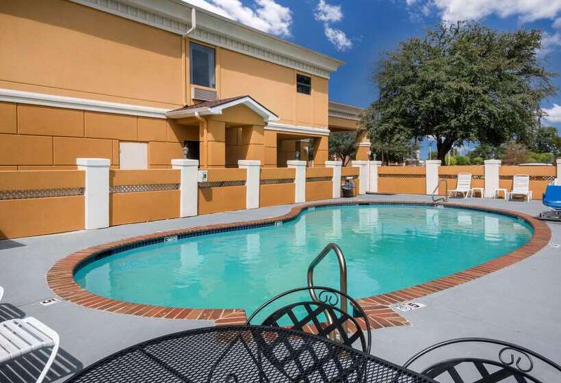 בית מלון כפרי Quality Inn & Suites  Granbury