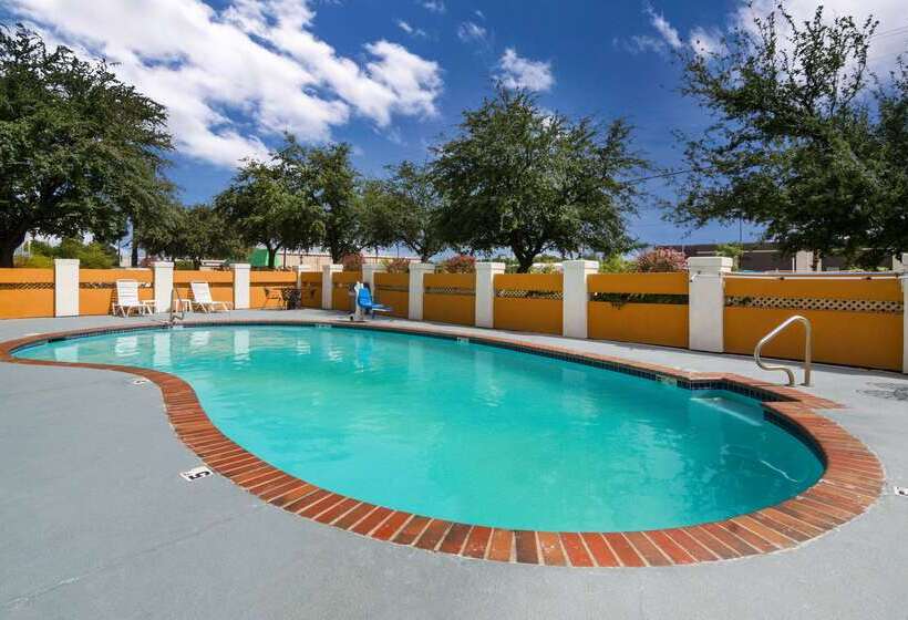 בית מלון כפרי Quality Inn & Suites  Granbury