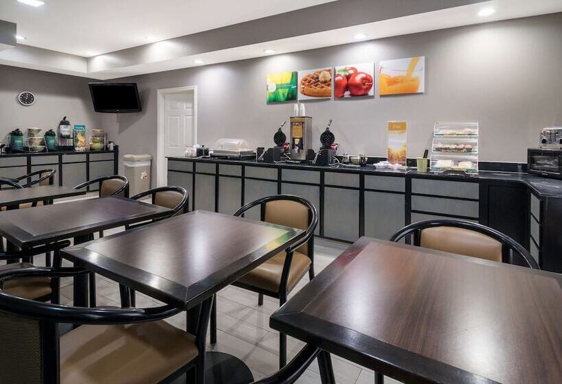 호텔 Quality Inn & Suites  Granbury