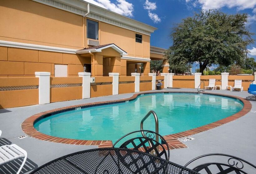 בית מלון כפרי Quality Inn & Suites  Granbury