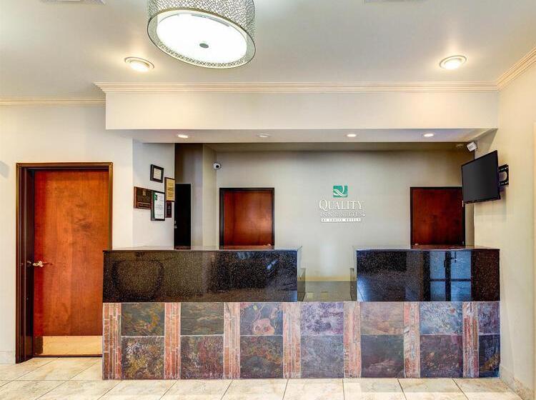 בית מלון כפרי Quality Inn & Suites  Granbury